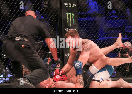 Mike Shipman bat Carl Midi Crédit : Dan Cooke Banque D'Images