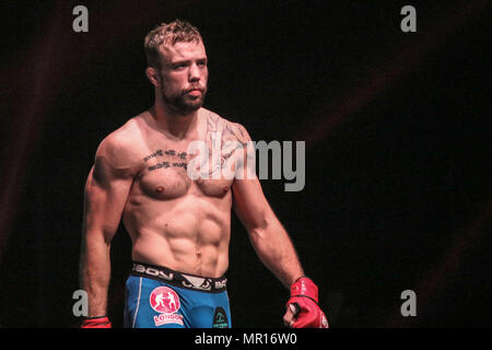 Mike Shipman bat Carl Midi Crédit : Dan Cooke Banque D'Images