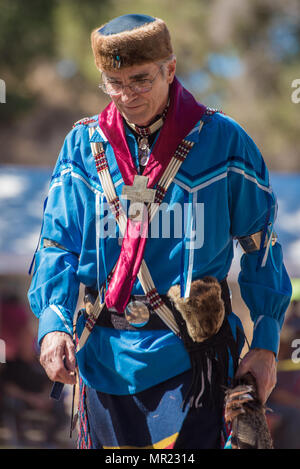 Un aîné autochtone à l'assemblée annuelle de pow wow Chumash à Live Oak, Solvang, Californie Banque D'Images