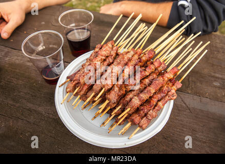 Brochettes de mouton, arrosticini. Abruzzo Banque D'Images