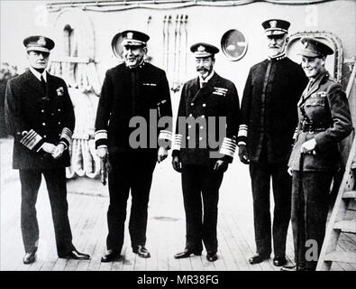 Photographie d'amiraux US avec le roi George V. De gauche à droite : David Beatty, comte Beatty (1871-1936), l'amiral Hugh Rodman (1859-1940), le Roi George V (1865-1936), William Sims (1858-1936), et d'Édouard VIII (1894-1972). En date du 20e siècle Banque D'Images