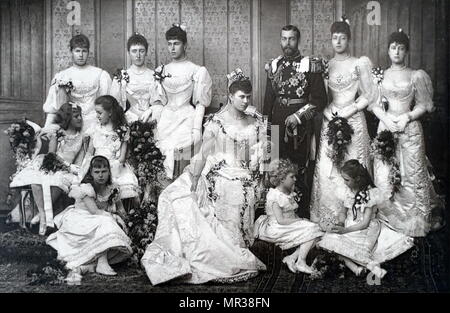 Photographie prise pendant le mariage du Roi George V et la Reine Mary de teck. Photographie du roi George V et la Reine Mary de Teck avec leur premier enfant HM Édouard VIII. Le roi George V (1865-1936) Roi du Royaume-Uni et les Dominions britanniques, et l'empereur de l'Inde. La Reine Mary de Teck (1867-1953) Reine du Royaume-Uni et les Dominions britanniques et l'Impératrice de l'Inde en tant qu'épouse d'King-Emperor George C. datée du 19e siècle Banque D'Images