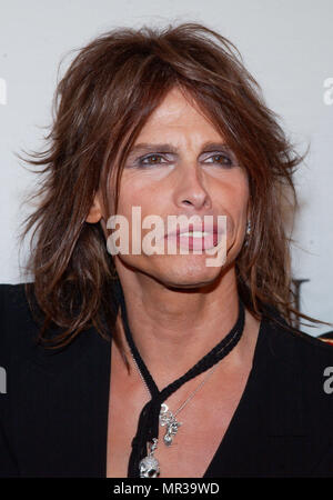 Steven Tyler arrivant à l'mtvICON : Aerosmith tenue à Studios Sony à Los Angeles, Ca., 14 avril 2002. 26 TylerSteven15 Red Carpet Event, Vertical, USA, Cinéma, Célébrités, photographie, Bestof, Arts, Culture et divertissement, Célébrités Topix fashion / Vertical, Best of, événement dans la vie d'Hollywood, Californie - Tapis rouge et en backstage, USA, Cinéma, Célébrités, cinéma, télévision, Célébrités célébrités musique, photographie, Arts et culture, Bestof, divertissement, Topix headshot, vertical, une personne, à partir de l'an 2002, enquête tsuni@Gamma-USA.com Banque D'Images