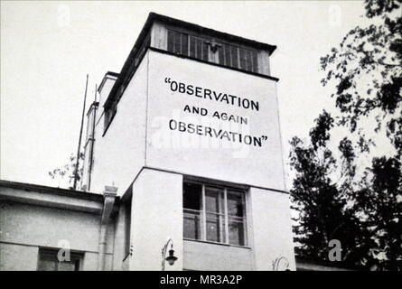 Photo de la partie supérieure de la construction de laboratoire dans Koltushy, avec la devise 'Pavlov et Observation Observation de nouveau'. Ivan Pavlov (1849-1936) un physiologiste russe surtout connu pour son travail dans le conditionnement classique. En date du 20e siècle Banque D'Images