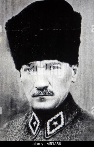 Portrait photographique de Mustafa Kemal Atatürk (1881-1938), un officier de l'armée turque, révolutionnaire, et fondateur de la République de Turquie, agissant comme son premier président. En date du 20e siècle Banque D'Images