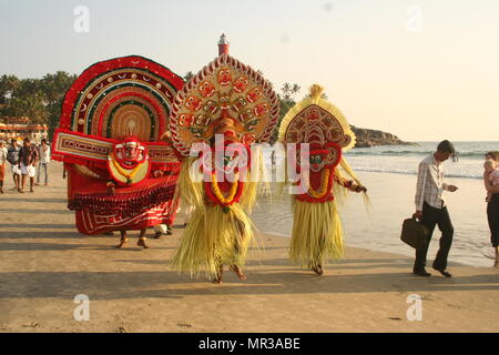 Les danseurs de Kathakali, Kovalum on Beach, Inde Banque D'Images
