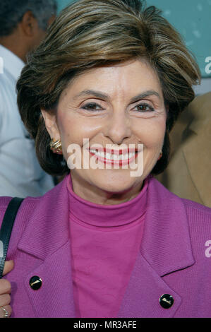 Gloria Allred arrivant à l'Uptown Girls ' ' Premiere au Cinerama Theatre de Los Angeles. 4 août 2003 AllredGloria065 Red Carpet Event, Vertical, USA, Cinéma, Célébrités, photographie, Bestof, Arts, Culture et divertissement, Célébrités Topix fashion / Vertical, Best of, événement dans la vie d'Hollywood, Californie - Tapis rouge et en backstage, USA, Cinéma, Célébrités, cinéma, télévision, Célébrités célébrités musique, photographie, Arts et culture, Bestof, divertissement, Topix headshot, vertical, une personne, à partir de l'an 2003, enquête tsuni@Gamma-USA.com Banque D'Images