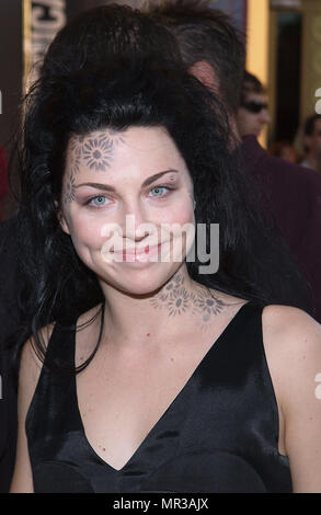 Amy Lee d'Evanescence arrivant à l ' 31ème Annual American Music Awards ' Au Shrine Auditorium à Los Angeles. 16 novembre, 2003.  AmyLee Evanescence144 Red Carpet Event, Vertical, USA, Cinéma, Célébrités, photographie, Bestof, Arts, Culture et divertissement, Célébrités Topix fashion / Vertical, Best of, événement dans la vie d'Hollywood, Californie - Tapis rouge et en backstage, USA, Cinéma, Célébrités, cinéma, télévision, Célébrités célébrités musique, photographie, Arts et culture, Bestof, divertissement, Topix headshot, vertical, une personne, à partir de l'an 2003, à l'enquête Banque D'Images