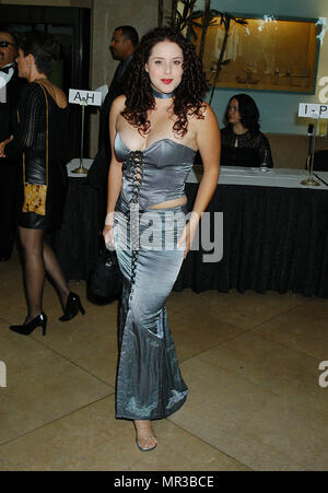 Yeni Alverez arrivant à la Golden Eagle Awards au Beverly Hilton de Los Angeles. Le 26 juillet 2002. AlverezYeni30 Red Carpet Event, Vertical, USA, Cinéma, Célébrités, photographie, Bestof, Arts, Culture et divertissement, Célébrités Topix fashion / Vertical, Best of, événement dans la vie d'Hollywood, Californie - Tapis rouge et en backstage, USA, Cinéma, Célébrités, cinéma, télévision, Célébrités célébrités musique, photographie, Arts et culture, Bestof, divertissement, Topix, vertical, une seule personne, à partir de l'année 2002 , tsuni@Gamma-USA.com - enquête, la Mode Pleine longueur Banque D'Images