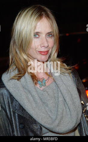 Rosanna Arquette arrivant au 60e anniversaire de Bill Wyman et lancement du livre ' roulant avec les Rolling Stones" au Bar Marmont à Los Angeles. 24 octobre, 2002. ArquetteRosanna18 Red Carpet Event, Vertical, USA, Cinéma, Célébrités, photographie, Bestof, Arts, Culture et divertissement, Célébrités Topix fashion / Vertical, Best of, événement dans la vie d'Hollywood, Californie - Tapis rouge et en backstage, USA, Cinéma, Célébrités, cinéma, télévision, Célébrités célébrités musique, photographie, Arts et culture, Bestof, divertissement, Topix headshot, vertical, une personne,, f Banque D'Images