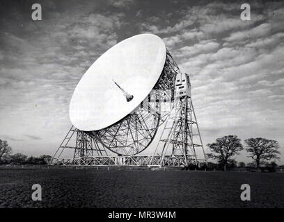 Photographie de la radiotélescope de Jodrell Bank à l'Observatoire Jodrell Bank, Université de Manchester. En date du 20e siècle Banque D'Images