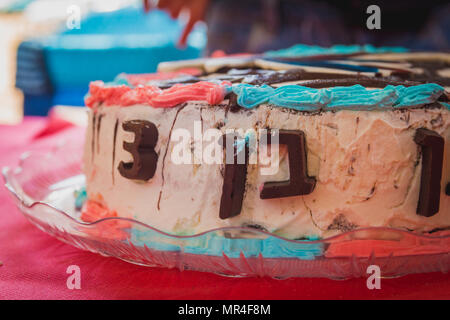 Gateau Au Chocolat Avec Des Signe Et Presente Sur Le Cote Photo Stock Alamy