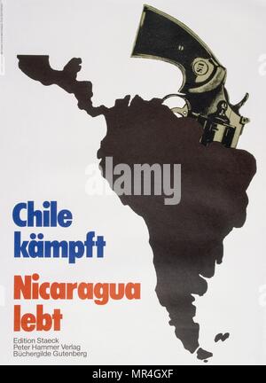 Front sandiniste de libération nationale (FSLN) affiche de propagande au Nicaragua. Le parti a été nommé d'après Augusto César Sandino, qui a dirigé la résistance contre l'occupation américaine du Nicaragua dans les années 1930. Le FSLN a renversé Anastasio Somoza en 1979, mettant fin à la dynastie des Somoza, et établi un gouvernement révolutionnaire à sa place. Après leur prise du pouvoir, les Sandinistes du Nicaragua a décidé de 1979 à 1990, d'abord dans le cadre d'une junte de reconstruction nationale. Banque D'Images