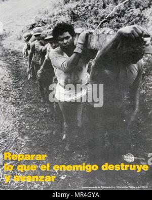 Front sandiniste de libération nationale (FSLN) affiche de propagande au Nicaragua. Le parti a été nommé d'après Augusto César Sandino, qui a dirigé la résistance contre l'occupation américaine du Nicaragua dans les années 1930. Le FSLN a renversé Anastasio Somoza en 1979, mettant fin à la dynastie des Somoza, et établi un gouvernement révolutionnaire à sa place. Après leur prise du pouvoir, les Sandinistes du Nicaragua a décidé de 1979 à 1990, d'abord dans le cadre d'une junte de reconstruction nationale. Banque D'Images