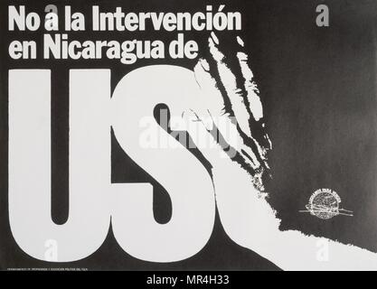 Front sandiniste de libération nationale (FSLN) affiche de propagande au Nicaragua. Le parti a été nommé d'après Augusto César Sandino, qui a dirigé la résistance contre l'occupation américaine du Nicaragua dans les années 1930. Le FSLN a renversé Anastasio Somoza en 1979, mettant fin à la dynastie des Somoza, et établi un gouvernement révolutionnaire à sa place. Après leur prise du pouvoir, les Sandinistes du Nicaragua a décidé de 1979 à 1990, d'abord dans le cadre d'une junte de reconstruction nationale. Banque D'Images