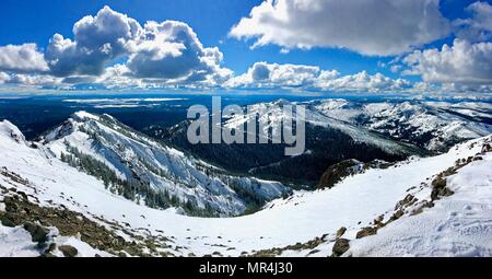 Panorama depuis le Mt Washburn trail couvertes de neige dans le Yellowstone NP Banque D'Images