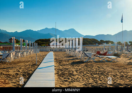 Plage de Forte dei Marmi incroyable vue sur le lever du soleil Banque D'Images