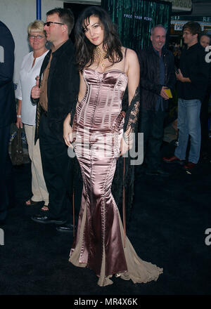 Monica Bellucci arrivant à l ' première de Matrix Reloaded ' au Westwood Village Theatre de Los Angeles. 7 mai 2003.BellucciMonica013 Red Carpet Event, Vertical, USA, Cinéma, Célébrités, photographie, Bestof, Arts, Culture et divertissement, Célébrités Topix fashion / Vertical, Best of, événement dans la vie d'Hollywood, Californie - Tapis rouge et en backstage, USA, Cinéma, Célébrités, cinéma, télévision, Célébrités célébrités musique, photographie, Arts et culture, Bestof, divertissement, Topix, vertical, une seule personne, à partir de l'année 2003, enquête tsuni@Gamma-USA.com Fashion Banque D'Images