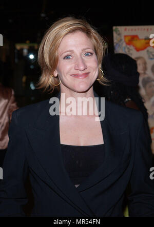 Edie Falco arrivant à l'état de soleil première au Pacific Design Center de Los Angeles. 18 juin, 2002. FalcoEdie02 Red Carpet Event, Vertical, USA, Cinéma, Célébrités, photographie, Bestof, Arts, Culture et divertissement, Célébrités Topix fashion / Vertical, Best of, événement dans la vie d'Hollywood, Californie - Tapis rouge et en backstage, USA, Cinéma, Célébrités, cinéma, télévision, Célébrités célébrités musique, photographie, Arts et culture, Bestof, divertissement, Topix headshot, vertical, une personne, à partir de l'an 2002, enquête tsuni@Gamma-USA.com Banque D'Images