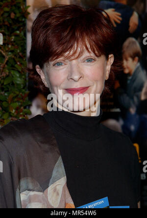 Frances Fisher arrivant à la première de 'Evelyn' à l'Academy of Motion Picture Arts and Sciences à Los Angeles. Le 3 décembre 2002. FisherFrances05 Red Carpet Event, Vertical, USA, Cinéma, Célébrités, photographie, Bestof, Arts, Culture et divertissement, Célébrités Topix fashion / Vertical, Best of, événement dans la vie d'Hollywood, Californie - Tapis rouge et en backstage, USA, Cinéma, Célébrités, cinéma, télévision, Célébrités célébrités musique, photographie, Arts et culture, Bestof, divertissement, Topix headshot, vertical, une personne, à partir de l'an 2002, enquête tsuni@Ga Banque D'Images