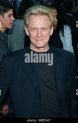 Bruce Davison arrivant à la première de ' X2-X-Men United ' au Chinese Theatre de Los Angeles. 28 avril, 2003.DavisnBruce066 Red Carpet Event, Vertical, USA, Cinéma, Célébrités, photographie, Bestof, Arts, Culture et divertissement, Célébrités Topix fashion / Vertical, Best of, événement dans la vie d'Hollywood, Californie - Tapis rouge et en backstage, USA, Cinéma, Célébrités, cinéma, télévision, Célébrités célébrités musique, photographie, Arts et culture, Bestof, divertissement, Topix headshot, vertical, une personne, à partir de l'an 2003, enquête tsuni@Gamma-USA.com Banque D'Images