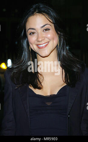 Camille Guaty en arrivant à la porte à côté de fille Premiere au Chinese Theatre de Los Angeles. 4 mars 2004.GuatyCamille181 Red Carpet Event, Vertical, USA, Cinéma, Célébrités, photographie, Bestof, Arts, Culture et divertissement, Célébrités Topix fashion / Vertical, Best of, événement dans la vie d'Hollywood, Californie - Tapis rouge et en backstage, USA, Cinéma, Célébrités, cinéma, télévision, Célébrités célébrités musique, photographie, Arts et culture, Bestof, divertissement, Topix headshot, vertical, une personne, à partir de l'an 2003, enquête tsuni@Gamma-USA.com Banque D'Images