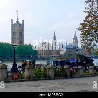 Chambres du Parlement en vue de Lambeth sur la rive sud de la Tamise, à Londres Banque D'Images