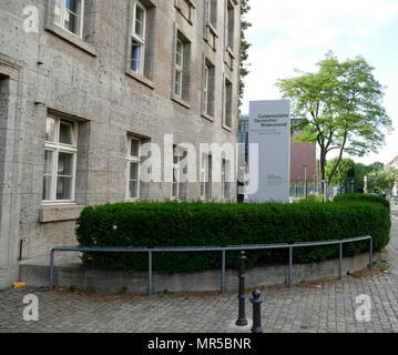 Photographie de l'extérieur de la résistance allemande Memorial Centre (Gedenkstätte Deutscher Widerstand), un mémorial et musée de Berlin. Partie de la Bendlerblock, un complexe de bureaux en Stauffenbergstrasse. C'est ici que le colonel Claus Schenk Graf von Stauffenberg (Etats-Unis 2000-2004) et d'autres membres de l'échec 20 juillet 1944 complot qui a tenté d'assassiner Adolf Hitler ont été exécutés. En date du 21e siècle Banque D'Images