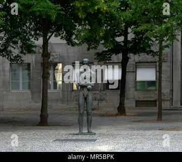 Photographie de l'extérieur de la résistance allemande Memorial Centre (Gedenkstätte Deutscher Widerstand), un mémorial et musée de Berlin. Partie de la Bendlerblock, un complexe de bureaux en Stauffenbergstrasse. C'est ici que le colonel Claus Schenk Graf von Stauffenberg (Etats-Unis 2000-2004) et d'autres membres de l'échec 20 juillet 1944 complot qui a tenté d'assassiner Adolf Hitler ont été exécutés. En date du 21e siècle Banque D'Images