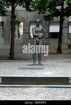 Photographie de l'extérieur de la résistance allemande Memorial Centre (Gedenkstätte Deutscher Widerstand), un mémorial et musée de Berlin. Partie de la Bendlerblock, un complexe de bureaux en Stauffenbergstrasse. C'est ici que le colonel Claus Schenk Graf von Stauffenberg (Etats-Unis 2000-2004) et d'autres membres de l'échec 20 juillet 1944 complot qui a tenté d'assassiner Adolf Hitler ont été exécutés. En date du 21e siècle Banque D'Images