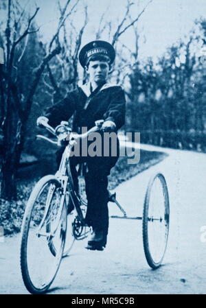 Photographie d'Alexeï Nikolaïevitch (1904 - 1918) de la maison des Romanov. Alexei, le tsarévitch et héritier au trône de l'Empire russe, est le plus jeune enfant et seul fils de l'Empereur Nicolas II et l'impératrice Alexandra Feodorovna. Il est né d'hémophilie Banque D'Images