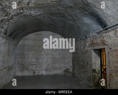 Dans les cellules des nouvelles prisons, à côté du palais des Doges, Venise, Italie. Construit sur la Rio de Palazzo du palais au début du 17ème siècle. Les nouvelles prisons ont été connectés à l'vieilles prisons très photographiée par le Pont des Soupirs. Banque D'Images