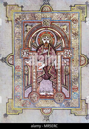 Portrait de saint Matthieu. Fol. 28 V, du Livre de Kells. Le Livre de Kells est un manuscrit enluminé livre des évangiles en latin, contenant les quatre Évangiles du Nouveau Testament ainsi que divers textes préliminaires et des tableaux. Il a été créé dans un monastère Colomban en Irlande, c. L'an 800. Banque D'Images