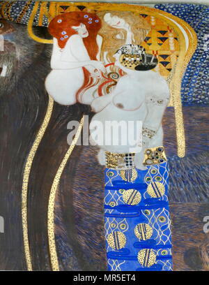 La frise de Beethoven est une peinture de Gustav Klimt en exposition dans le bâtiment de la Sécession, Vienne, Autriche. En 1901, Klimt peint la Frise Beethoven de Vienne pour la 14e exposition sécessionniste dans la célébration du compositeur. Destiné à l'exposition seulement, la frise a été peint directement sur les murs avec des matériaux légers. La frise illustre le désir humain pour le bonheur dans la souffrance et dans un monde tumultueux qui soutient non seulement avec les forces du mal mais aussi avec des faiblesses internes. Banque D'Images