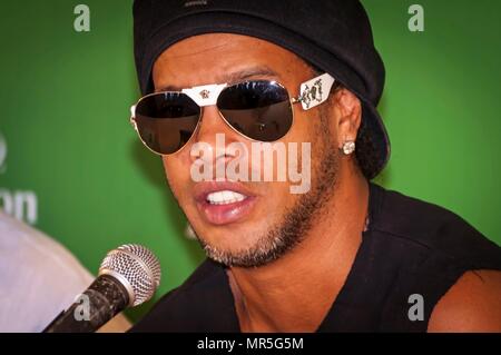 TEL AVIV, ISRAËL. Le 24 avril 2018. Ronaldo de Assis Moreira (Ronaldinho), un ancien footballeur professionnel brésilien Banque D'Images