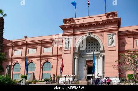 Façade du Musée d'antiquités égyptiennes, connue communément comme le Musée égyptien au Caire, Egypte Banque D'Images