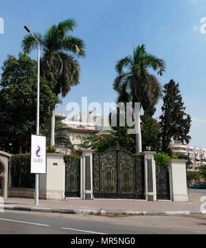 Jardin clos et fermé à un riche chambre à Héliopolis, une banlieue chic au Caire, Egypte Banque D'Images