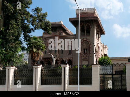 Jardin clos et fermé à un riche chambre à Héliopolis, une banlieue chic au Caire, Egypte Banque D'Images