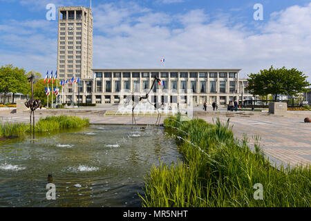 Le Havre (Normandie, nord ouest de la France) : l'hôtel de ville et sa place, construite par les architectes Auguste Perret et Jacques Tournant *** *** légende locale Banque D'Images