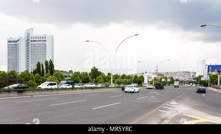 ANKARA, TURQUIE - 2 mai 2018 : vue panoramique de Mevlana Boulevard, dans la ville d'Ankara en image. Ankara est la capitale de la République de Turquie Banque D'Images