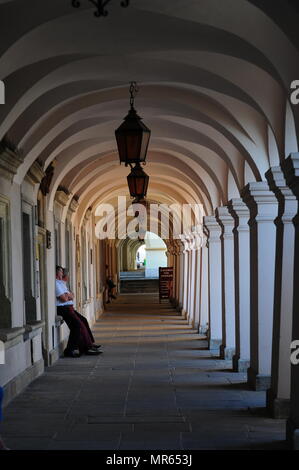 Arcades de la place de la Vieille Ville, site du patrimoine mondial de l'UNESCO, Zamosc, Pologne, Europe Mai 2018. La voïvodie de Lublin / province Banque D'Images