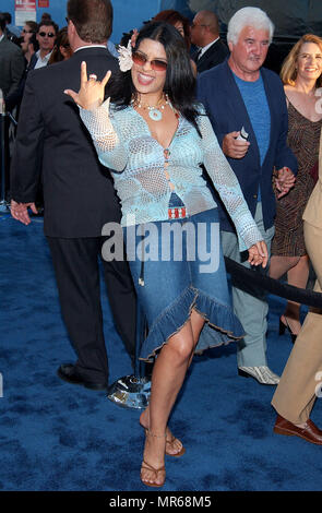 Rebekah del Rio arrivant à la Blue Crush première à l'Universal Amphitheatre de Los Angeles. Le 8 août 2002. delRioRebekah MulhollandD02 Red Carpet Event, Vertical, USA, Cinéma, Célébrités, photographie, Bestof, Arts, Culture et divertissement, Célébrités Topix fashion / Vertical, Best of, événement dans la vie d'Hollywood, Californie - Tapis rouge et en backstage, USA, Cinéma, Célébrités, cinéma, télévision, Célébrités célébrités musique, photographie, Arts et culture, Bestof, divertissement, Topix, vertical, une seule personne, à partir de l'année 2002, enquête tsuni@Gamma-USA.com Fashion Banque D'Images