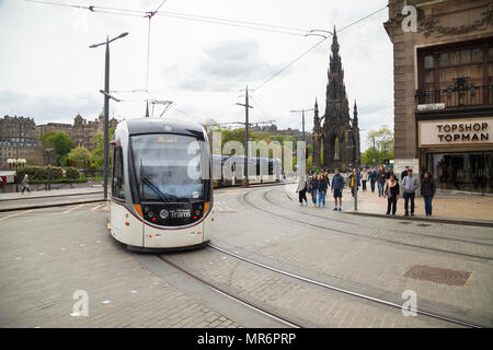 Une scène de rue d'Édimbourg du Scott Monument vu de St David Street Édimbourg en Écosse. Banque D'Images