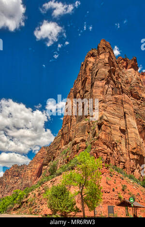 Big Bend rock tower dans Zion National Park Banque D'Images