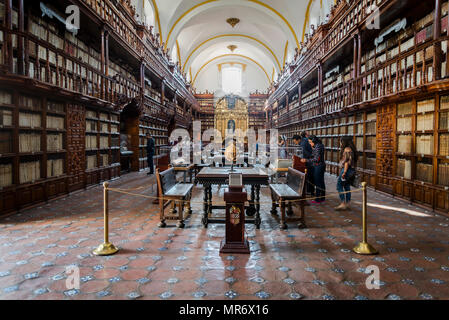 Biblioteca Palafoxiana, la première bibliothèque publique au Mexique colonial fondé en 1646, Puebla, Mexique Banque D'Images