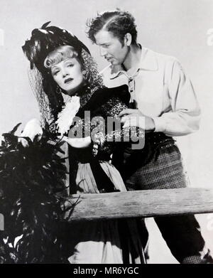 La flamme de la Nouvelle Orléans, une comédie 1941 film, réalisé par René Clair et avec Marlene Dietrich et Bruce Cabot. Bruce Cabot (1904 - 1972), acteur de cinéma américain. Marlene Dietrich (1901 - 1992), actrice et chanteuse allemande qui a tenu à la fois de la citoyenneté allemande et américaine Banque D'Images