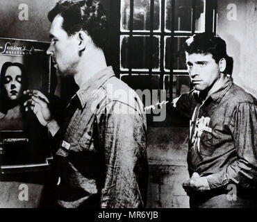 Birdman of Alcatraz est un film biographique de 1962 avec Burt Lancaster et réalisé par John Frankenheimer. Robert Franklin Stroud (1890 - 1963), connu comme le 'Birdman of Alcatraz", était un prisonnier fédéral américain qui est devenu un pays respecté sur l'ornithologue. Burt Lancaster (1913 - 1994) était un acteur de cinéma américain. Banque D'Images