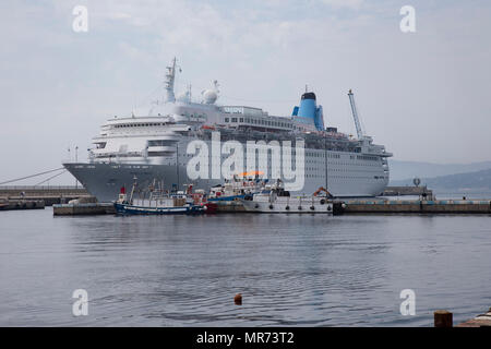 Le paquebot de croisière TUI arella "Dream' amarré dans un port Méditerranéen Banque D'Images