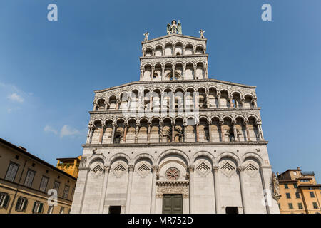 Basilique catholique romaine (San Michele in Foro) à Pise, Italie Banque D'Images