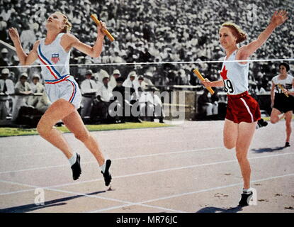 Le 4 x 100 m lors des Jeux Olympiques de 1932. L'or est allé à la Mary Carew, Evelyn Furtsch, Annette Rogers et Bill von Bremen. L'argent au Canada, Mildred Fizzell Lillian Palmer, Mary Frizzell & Hilda Strike. Bronze à la société britannique Eileen Hiscock, Gwen Porter, Violet Webb & Nellie Halstead. Banque D'Images